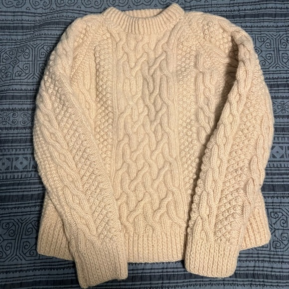 Sweaters - Women’s handmade 100% wool cable-knit sweater. Size approx XS. See measurements.